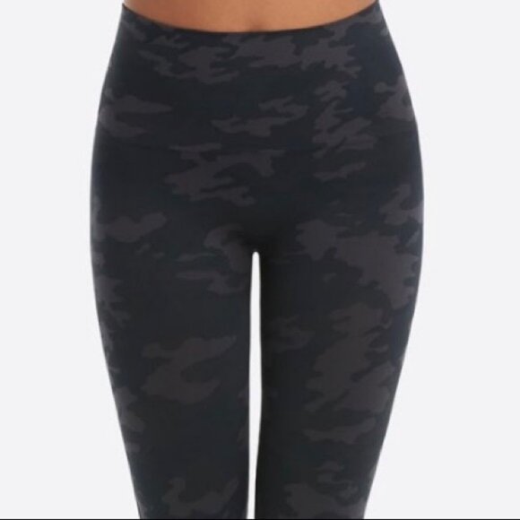 Spanx Look at Me Now Camo Blue Seamless Leggings Womens Size Small - Picture 8 of 8